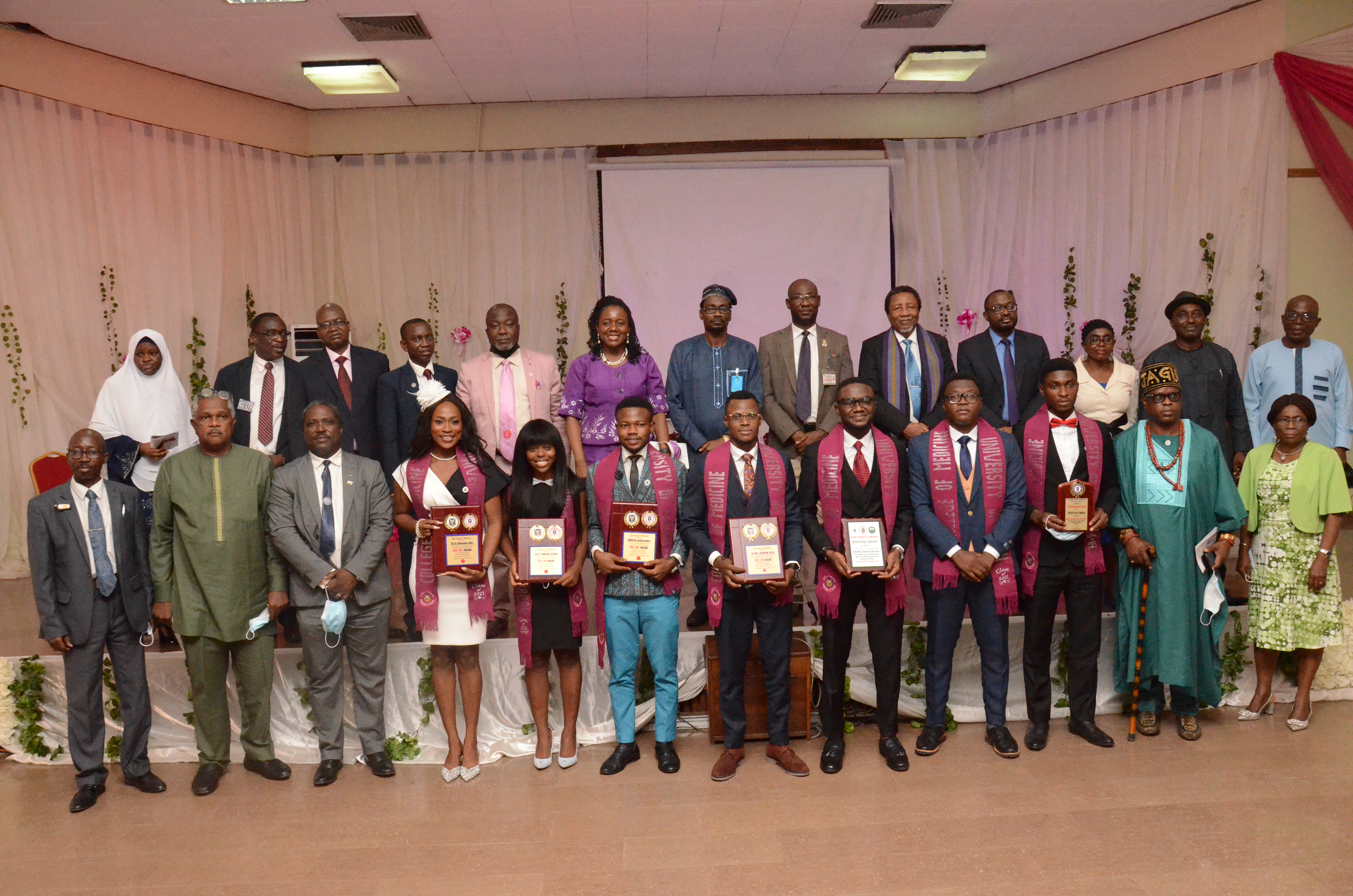 CoMUI HOLDS INDUCTION CEREMONY INTO THE MEDICAL AND DENTAL PROFESSIONS FOR THE BACHELOR OF MEDICINE, BACHELOR OF SURGERY (MBBS) & BACHELOR OF DENTAL SURGERY (BDS) GRADUATING CLASS OF 2021